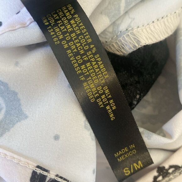 Hot Topic Pride & Prejudice Zombie Collection Cameo Print Tank Top w Lace Hem - Picture 4 of 7